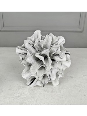 Beyaz Siyahlı Yapay Eva Lateks Çiçek