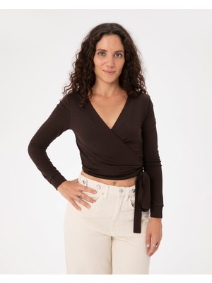 Ayma Active Kadın Kahverengi Anvelop Wrap Crop -EcoVero Viskoz, Belden Bağlamalı, Vücuda Oturan, Kruvaze Tasarım, Kısa Crop Boy, Yoga, Pilates, Spor ve Günlük Aktiviteler İçin Rahat Bluz