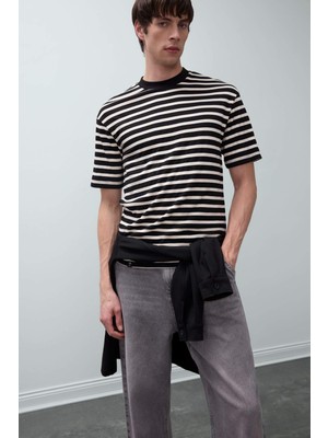 DeFacto Boxy Fit Bisiklet Yaka Çizgili Kısa Kollu Ağır Kumaş Tişört B5910AX25SP