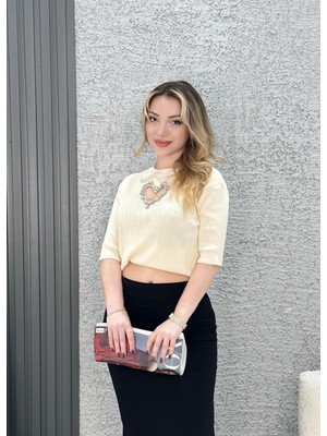 Glow Taş Işlemeli Kalp Detaylı Yarım Kollu Triko Tişört