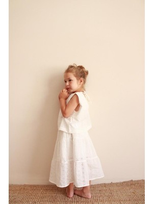 Beyaz Brodeli Sırt Bağlamalı Kız Takım