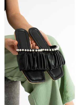 Siyah Büzgü İncili Kadın Terlik