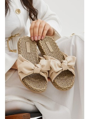 Moda Devrin Kadın Terlik Bej Renk Fiyonk Detaylı Kaymaz Taban ile Plajda Konfor