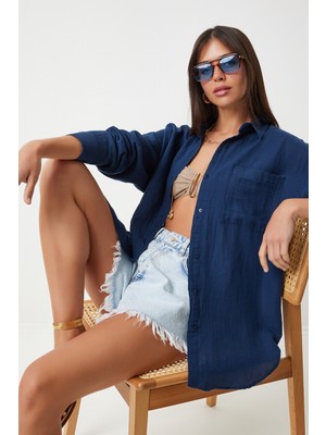 Happiness İstanbul Oversize Basic Müslin Gömlek LMX0002 Lacivert Kadın Günlük Stil Düz Desenli Dokuma Kumaş