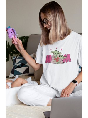 Kalpli Baby Yoda Mom Baskılı Tişört, Oversize Anneler Günü Temalı T-Shirt