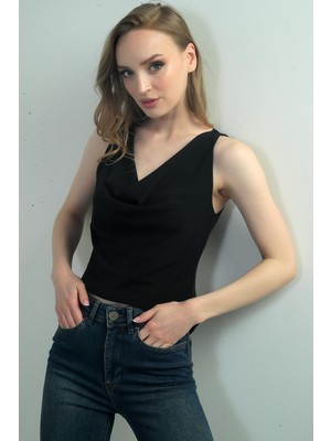 Kadın Degaje Yaka Kolsuz Krep Saten Bluz