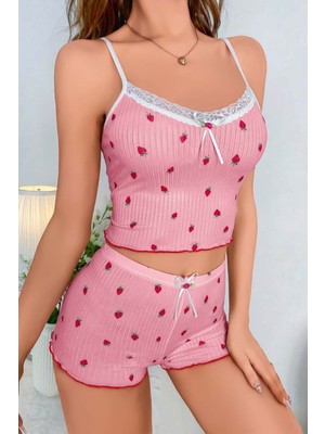 Çilek Desenli Dantel Detaylı Şortlu Pijama Takımı