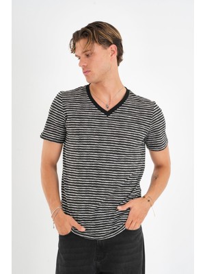 Alexandergardı V Yaka Çizgili T-Shirt