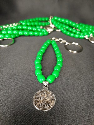 Yeşil Plastik Boncuklu Osmanlı Tuğralı Anahtarlık – Şık ve Anlamlı Aksesuar