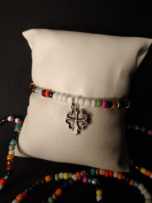 "şans Getiren Renkli Boncuklu Yonca Bileklik"