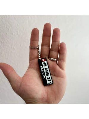 Lina Hobby Kişiye Özel Plaka Anahtarlık Siyah Kırmızı Dikdörtgen Tasarım Araç Temalı