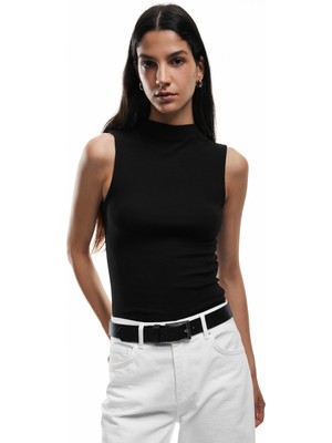 Koton Basic Slim Fit Dik Yaka Modal Kolsuz Bluz