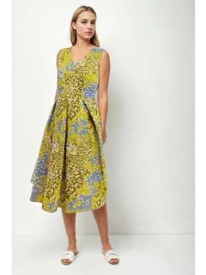 Çift V Yaka Desenli Pileli Elbise