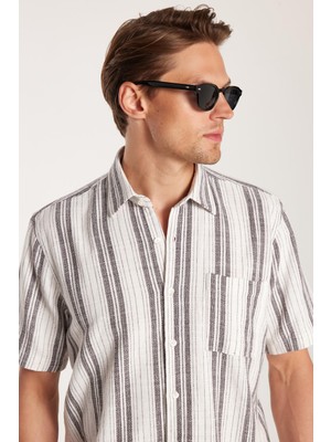 Tudors Erkek Regular Fit Klasik Kesim Oversize %100 Pamuk Keten Doku Tek Cepli Çizgili Kısa Kollu Gömlek