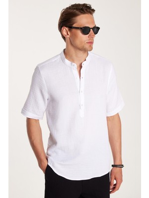 Tudors Erkek Regular Fit Klasik Kesim Oversize Müslin Kumaş Yarım Patlı Kısa Kollu Hakim Yaka Beyaz Gömlek