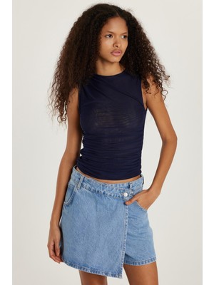 Kadın Slim Fit Sıfır Kol Düz Bisiklet Yaka Lacivert Bluz