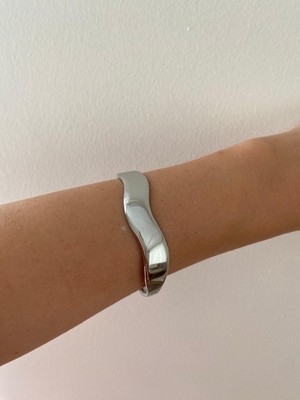 Dalga Detaylı Çelik Silver Kelepçe