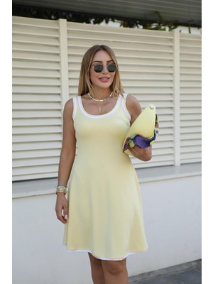 Kadın Yaka ve Etek Ucu Biyeli Askılı Kısa Elbise