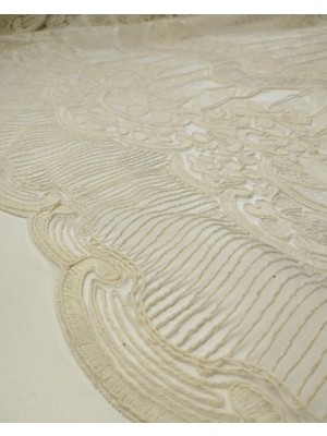 Krem Renkte Dantel (En  130 cm x Boy  310 Cm)