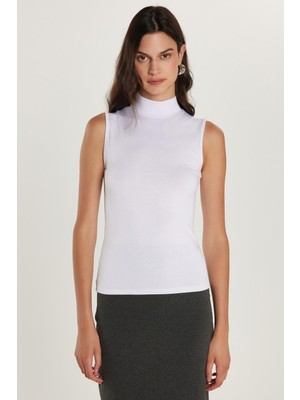 Kadın Regular Fit Klasik Kesim Viskon Kumaş Balıkçı Yaka Sıfır Kol Beyaz Bluz