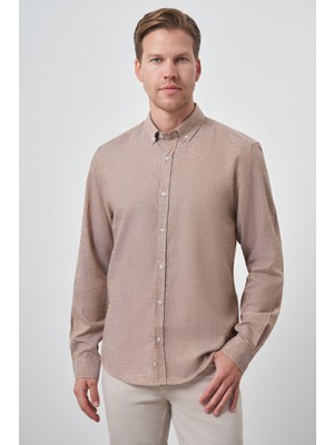  Erkek Kahve Keten Dynamic Fit Düğmeli Yaka Gömlek