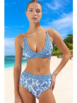 Desenli Üçgen Bikini Takımı Ergonomik Kesim Şık Detaylı Hızlı Kuruyan Su Sporları Için