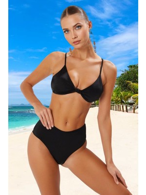 Desenli Üçgen Bikini Takımı Ergonomik Kesim Hızlı Kuruyan Premium Kalite Su Sporları Için