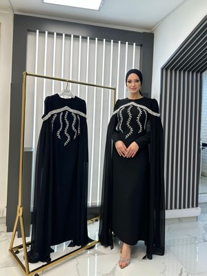 Siyah Taş Detaylı Pelerinli Bisiklet Yaka Anna Tasarım Uzun Tesettür Abiye Elbise