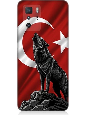 Xiaomi Poco X3 Gt Uyumlu Bayrak Önünde Uluyan Kurt  Desenli Silikon Kılıf