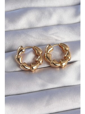 Pirinç Gold Renk Damla Kıvrım Tasarımlı Halka Küpe