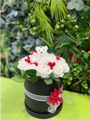 Kırmızı Yapay Kadife Gül Kutusu, Şık ve Dekoratif Hediye Seçeneği