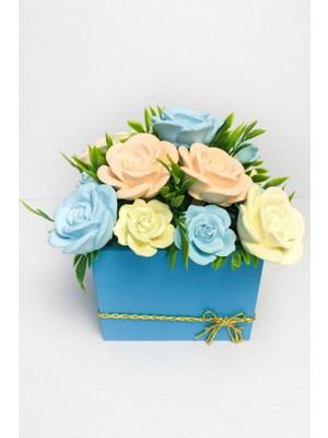 Bahar Renkli Güller ve Kokulu Taşlarla Canlandırıcı Dekorasyon Aranjmanı