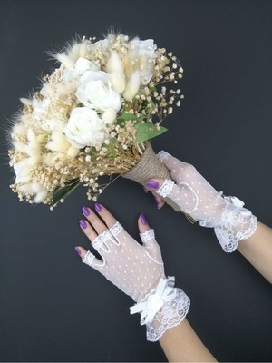 Beyaz Güllü Pamuk Otlu Gelin Buketi ve Kısa Eldiven Takımı, Şık ve Zarif Uyum