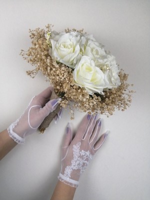 Beyaz Güllü Cipsolu Gelin Buketi ve Eldiven Takımı, Şık ve Zarif Set