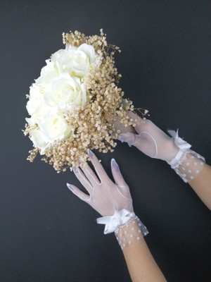 Beyaz Güllü Yapay Çiçekli Gelin Buketi ve Fiyonklu Eldiven Takımı