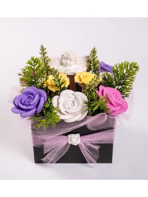 Renkli Güller ve Melek Kokulu Taş ile Şık Dekorasyon Aranjmanı