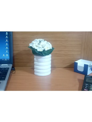Beyaz Yapay Çiçek ve Vazo Dekoratif Oval Çizgili 9X6X16CM