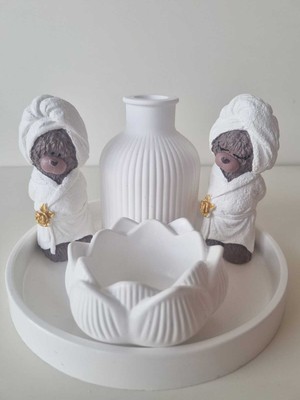 Sevimli Ayıcık Detaylı Beyaz Dekoratif Set, Yuvarlak Tepsi, Vazo, Lotus ve Mumluk