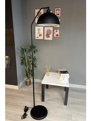 Şık Siyah Hareketli Metal Lambader, Modern Dekorasyon Için Idealdir