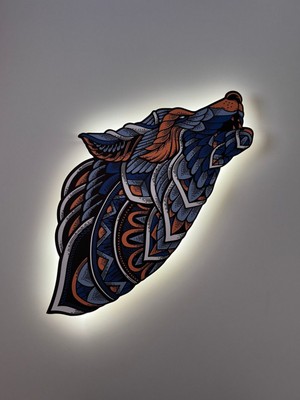 Etnik Desenli Ahşap Kurt Başı LED Aplik Duvar Aydınlatması 31X47