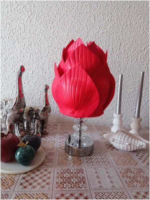 Şık Kırmızı Kablosuz Pilli Masa Lambası, Modern ve Enerji Tasarruflu Tasarım