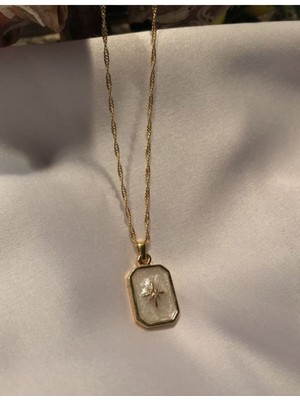 Fiamoss Kadın Kutup Yıldızı Plaka Kolye Beyaz Boncuk Detaylarıyla Şık ve Modern Tasarım