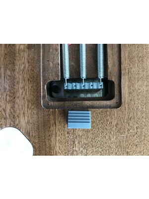BYR Floyd Rose Tremolo Tuning Wedge (Sadece Plastik Aparattır!!!) 3D