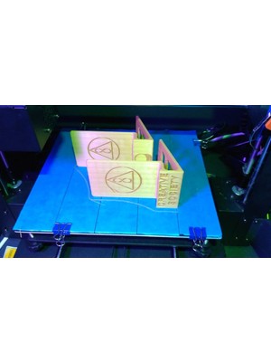 BYR Üzerinde Yaratıcı Toplum Sembolü Olan Telefon Sahibi (Sadece Plastik Aparattır!!!) 3D