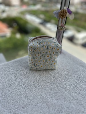 Yeşil Papatya Minik Makyaj Ped Çantası 10X10X7CM, Pratik ve Şık Taşıma Çözümü