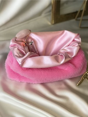 Şeker Pembe Peluş Makyaj ve Bakım Çantası, Şık ve Kullanışlı Tasarım