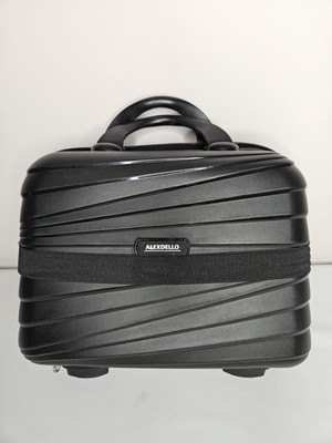 Şık Siyah Makyaj ve Seyahat Çantası, Hafif ve Pratik Tasarım