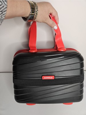 Şık Siyah Makyaj ve Seyahat Çantası, Hafif ve Kullanışlı Tasarım