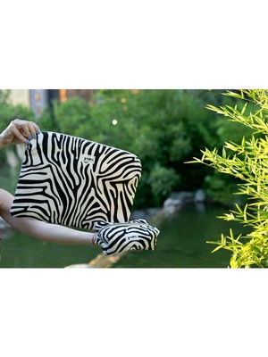 Şık Siyah Zebra Desenli Makyaj Çantası, Pratik ve Güzel Tasarım