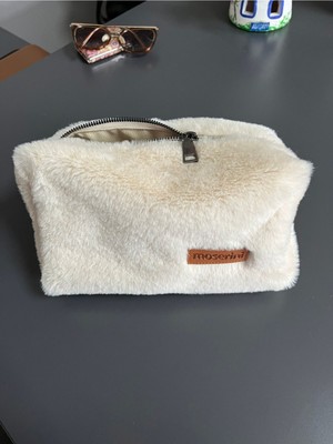 Yumuşak Peluş Krem Makyaj ve Seyahat Çantası, Rahat ve Şık Tasarım